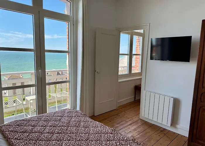 Aloyse, Vue Apartament