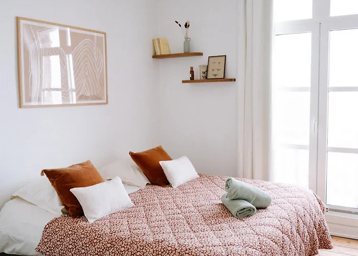 Aloyse, Vue Apartament